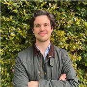 Insegnate di storia e filosofia insegna materia economiche-sociali agli studenti del liceo e a chiunque abbia voglia di imparare